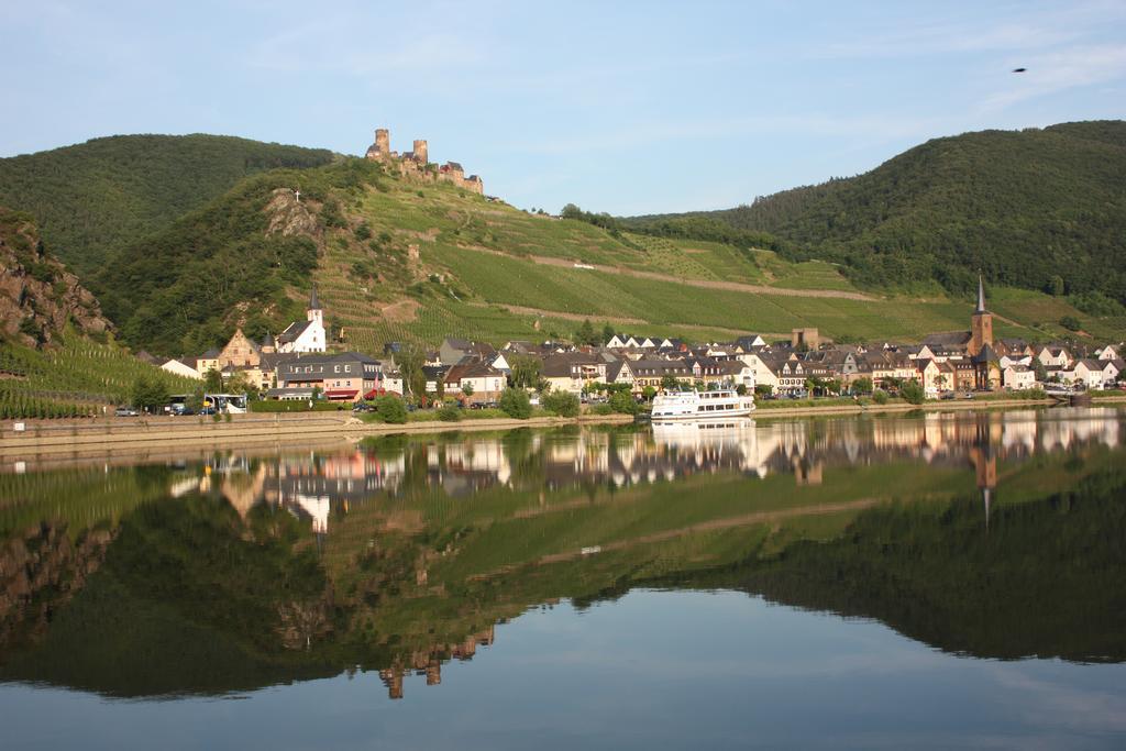 Gaestehaus Burgberg, Weinhaus Fries Kattenes Exterior photo
