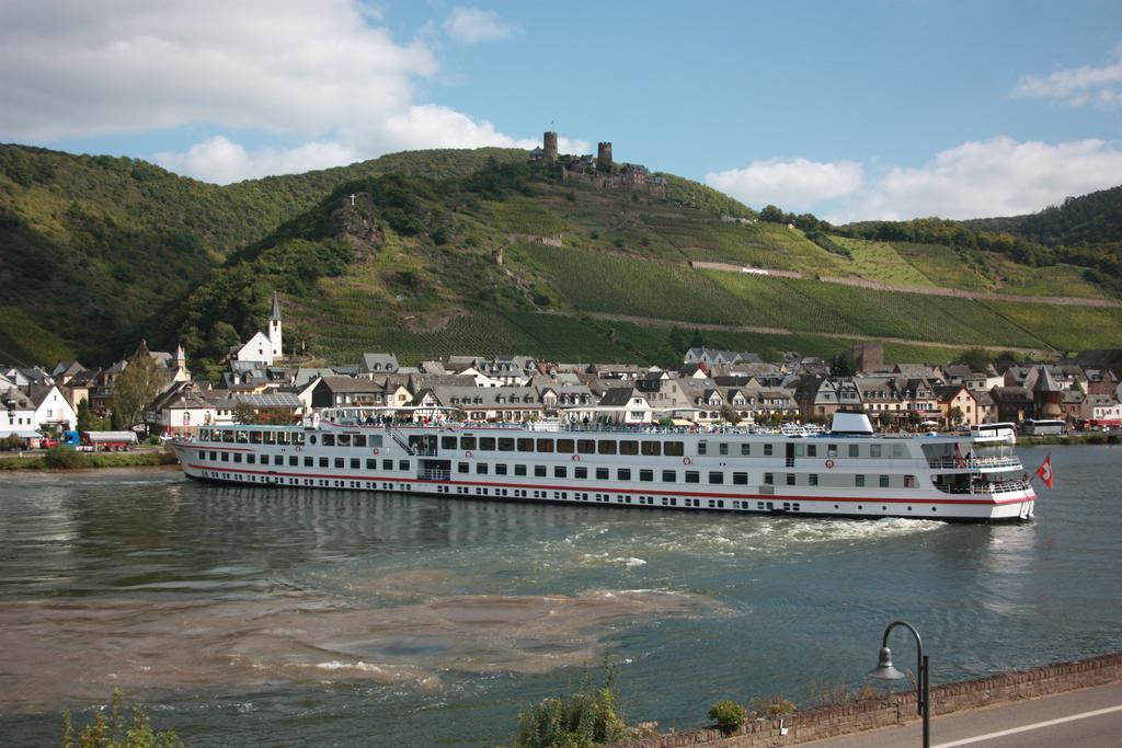 Gaestehaus Burgberg, Weinhaus Fries Hotel Kattenes Exterior photo