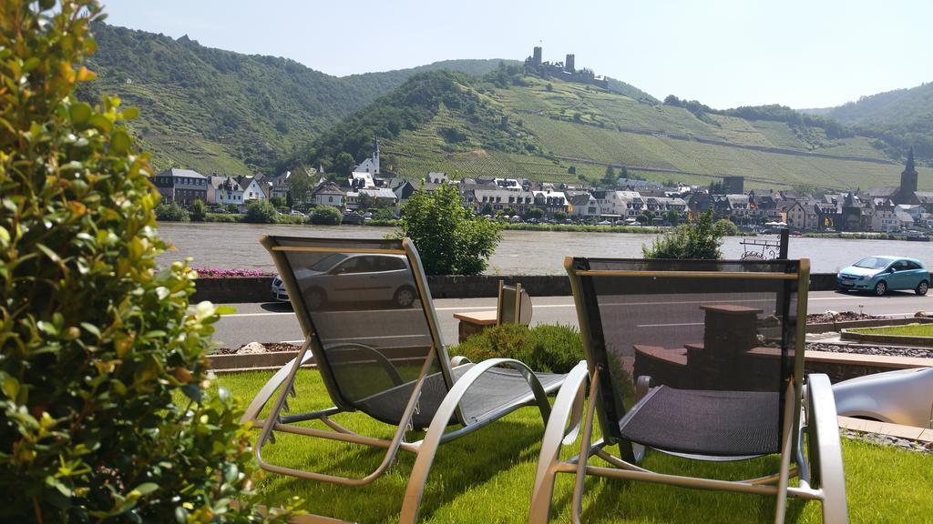 Gaestehaus Burgberg, Weinhaus Fries Kattenes Exterior photo
