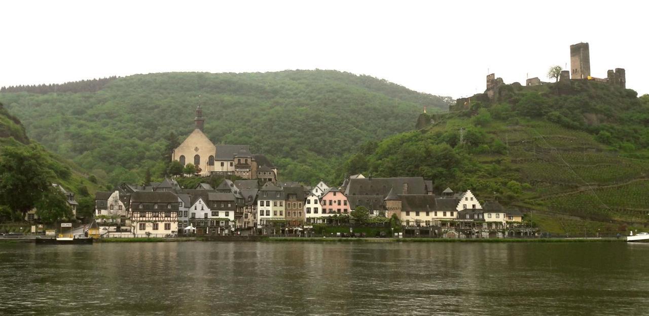 Gaestehaus Burgberg, Weinhaus Fries Hotel Kattenes Exterior photo