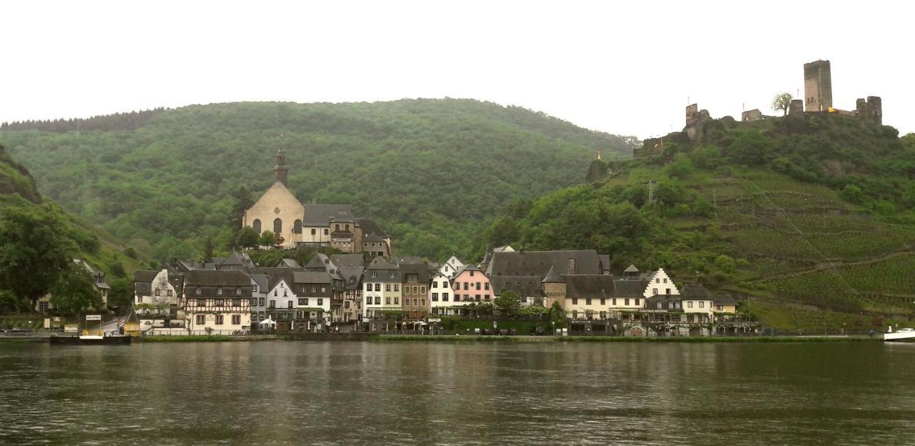 Gaestehaus Burgberg, Weinhaus Fries Kattenes Exterior photo