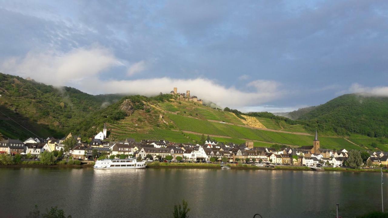 Gaestehaus Burgberg, Weinhaus Fries Kattenes Exterior photo