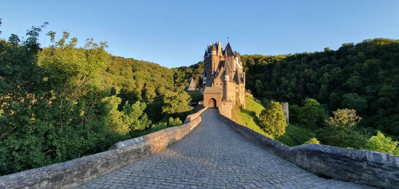 Gaestehaus Burgberg, Weinhaus Fries Kattenes Exterior photo